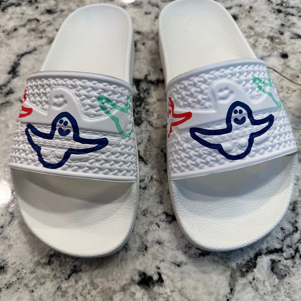 adidas White & Red Slide Sandals w/Playful Ghost Design “SHMOOFOIL SLIDE” size 5